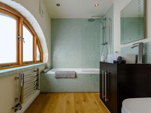 Bathroom - 1 Bed in Evesham (oc-89306) (Church Lench)