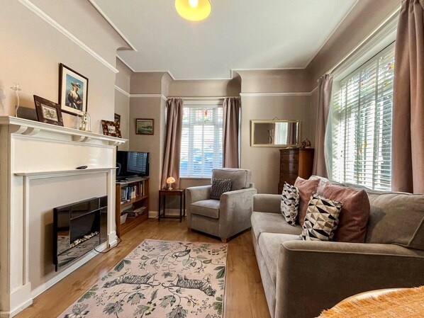 TV - 1 Bed in Broadstairs (oc-89359) (Broadstairs)