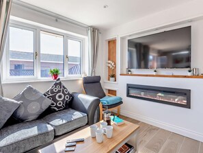 TV - 2 Bed in Axminster (oc-89471) (Tytherleigh)