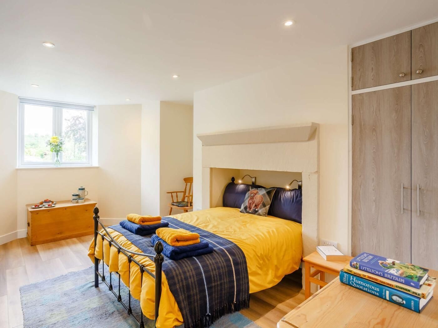 2 bedrooms, travel cot, free WiFi, bed sheets