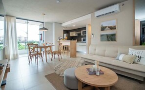 Apartment, Stadtblick | Wohnbereich
