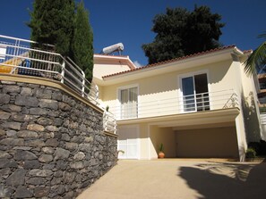 Exterior - Villa Hansen in Funchal suburb - Cristo Rei (Caniço)