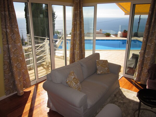 Living area - Villa Hansen in Funchal suburb - Cristo Rei (Caniço)