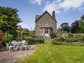 Outdoor dining - 3 Bed in Brecon (oc-bn134) (Brecon)