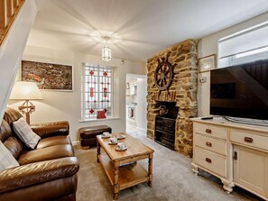 TV, fireplace - 3 Bed in Brixham (oc-bx017) (Brixham)