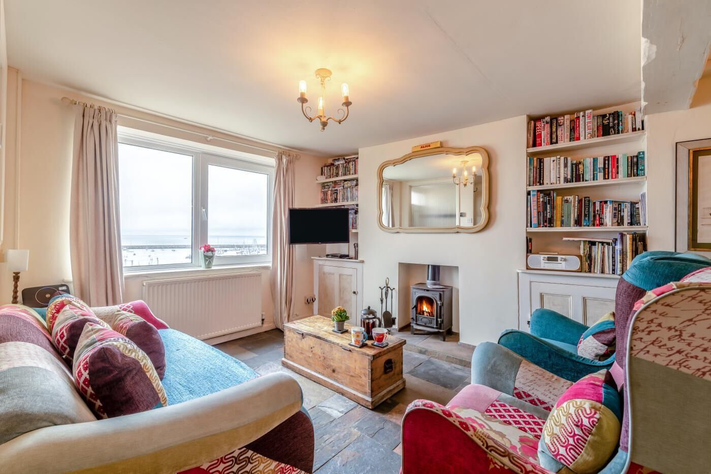 TV, fireplace
