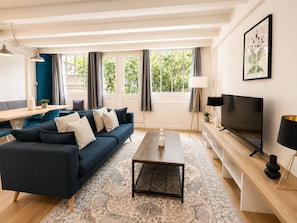 Apartment | Living area - Charmant Appartement 2 Chambres au 16e (Paris)