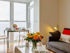 TV - 2 Bed in Ilfracombe (oc-caps8) (Ilfracombe)