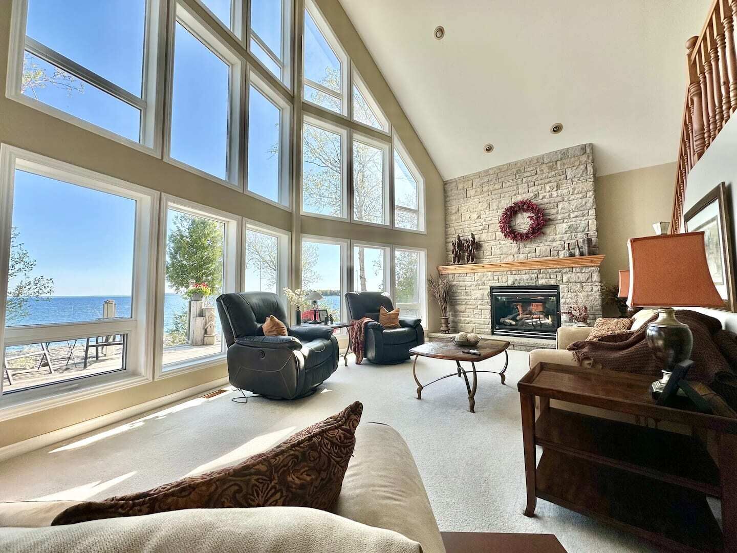 TV, fireplace, offices