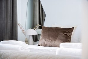 WiFi, bed sheets
