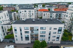 A modern apartment building with multiple floors, balconies, and a rooftop terrace. - Rovaniemi City Flat, Private Sauna By Lapland Host (Rovaniemi)