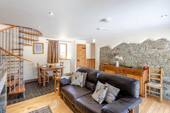 Living area - 1 Bed in Bideford (oc-labdr) (Woolfardisworthy)