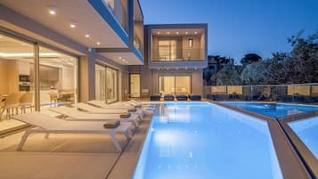 Outdoor pool, sun loungers