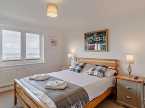Travel cot, free WiFi, bed sheets - 3 Bed in Newquay (oc-cribp) (Newquay)