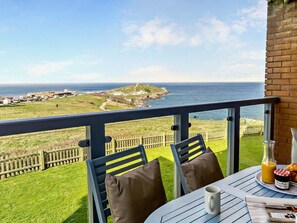 Outdoor dining - 3 Bed in Newquay (oc-cribp) (Newquay)
