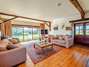 TV - 5 Bed in Redruth (oc-hellf) (Illogan)