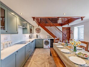 Microwave, oven, dishwasher, highchair - 5 Bed in Redruth (oc-hellf) (Illogan)
