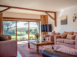 Interior - 5 Bed in Redruth (oc-hellf) (Illogan)