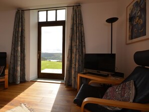 TV - 2 Bed in Blagdon (oc-tforg) (Nempnett Thrubwell)