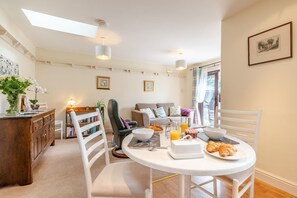 Dining - 1 Bed in Hope Valley (oc-pk849) (Bradwell)
