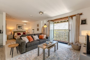 A cozy living room with a sofa, coffee table, and a view of the outside. - 1 Bed in Tavistock (oc-highm) (Cudlipptown)
