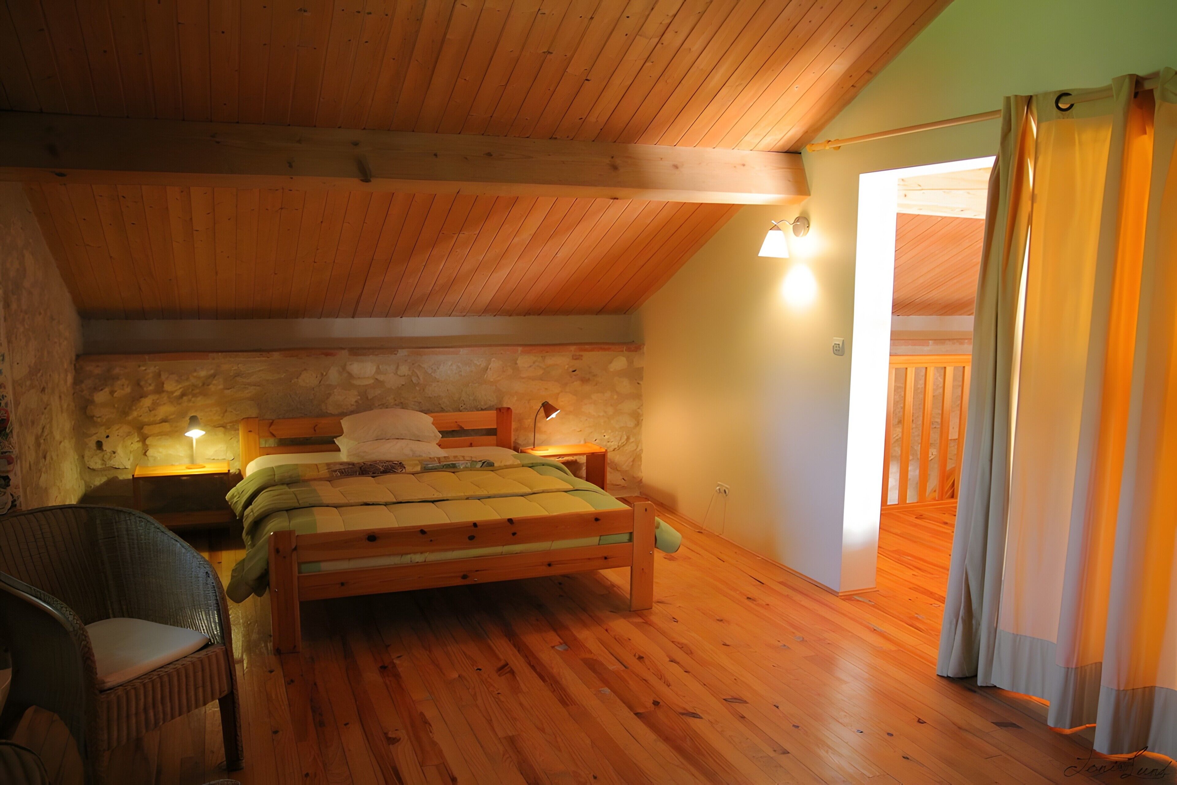 3 habitaciones, tabla de planchar con plancha, wifi y ropa de cama 