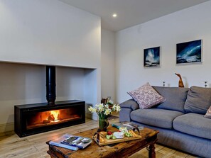 TV, fireplace - 3 Bed in Kirkbymoorside (oc-g0001) (Kirkbymoorside)