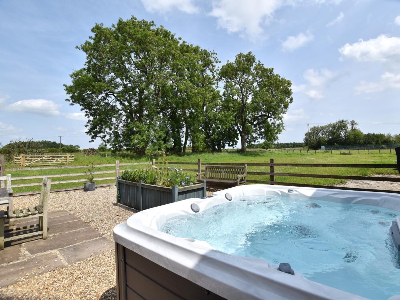 Outdoor spa tub