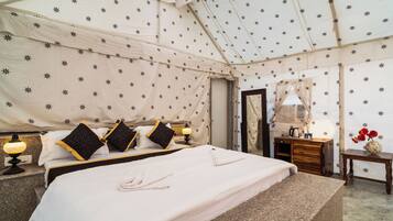 Luxury Double Room, Desert view | In-room safe, desk, laptop workspace, blackout curtains