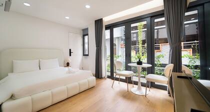 Double Room With Balcony Garden View District 1