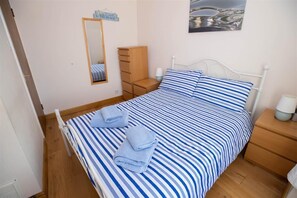 WiFi (free), bed sheets - 3 Bed in Tenby (oc-fb126) (Tenby)