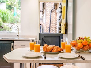 Dining - 4 Bed in Eastbourne (oc-ehc30) (East Dean)