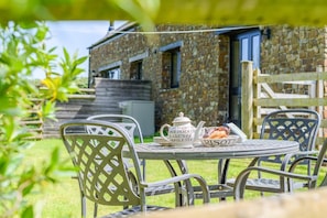 Outdoor dining - 2 Bed in Bude (oc-wooww) (Poundstock)