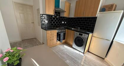 Coventry Road Apartments Flat 1