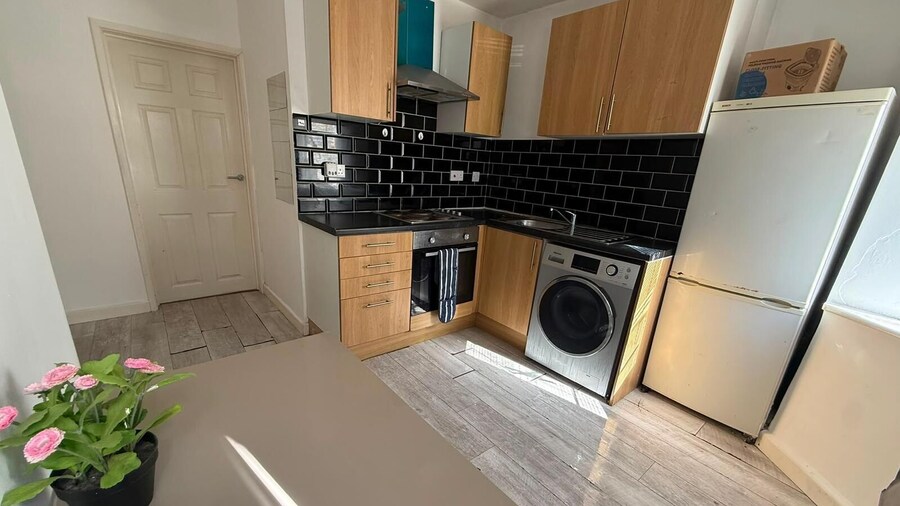Coventry Road Apartments Flat 1