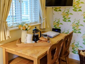 Dining - 2 Bed in Coniston (oc-lcc17) (Coniston)