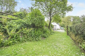 Property grounds - 3 Bed in Bideford (oc-oldsb) (Buck's Mills)