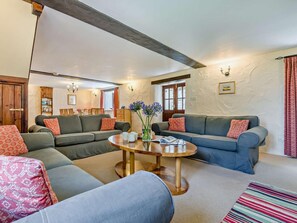 TV, fireplace - 4 Bed in Helston (oc-trwap) (Coverack)