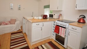Private kitchen - 1 Bed in Par- (oc-sybar) (Saint Blazey)