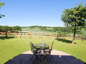 Outdoor dining - 2 Bed in Exeter (oc-medvi) (Tedburn Saint Mary)