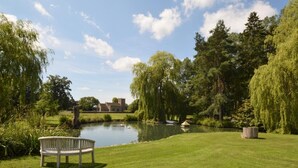 Property grounds - 3 Bed in Sherborne (oc-folwr) (Folke)