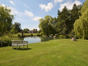 Property grounds - 3 Bed in Sherborne (oc-folwr) (Folke)