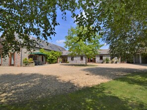 Exterior - 3 Bed in Sherborne (oc-folwr) (Folke)