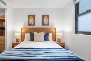2 bedrooms, iron/ironing board, travel cot, WiFi - The Valley Apartment | 2BR for 5 + 2 FREE Parking (Fortitude Valley)