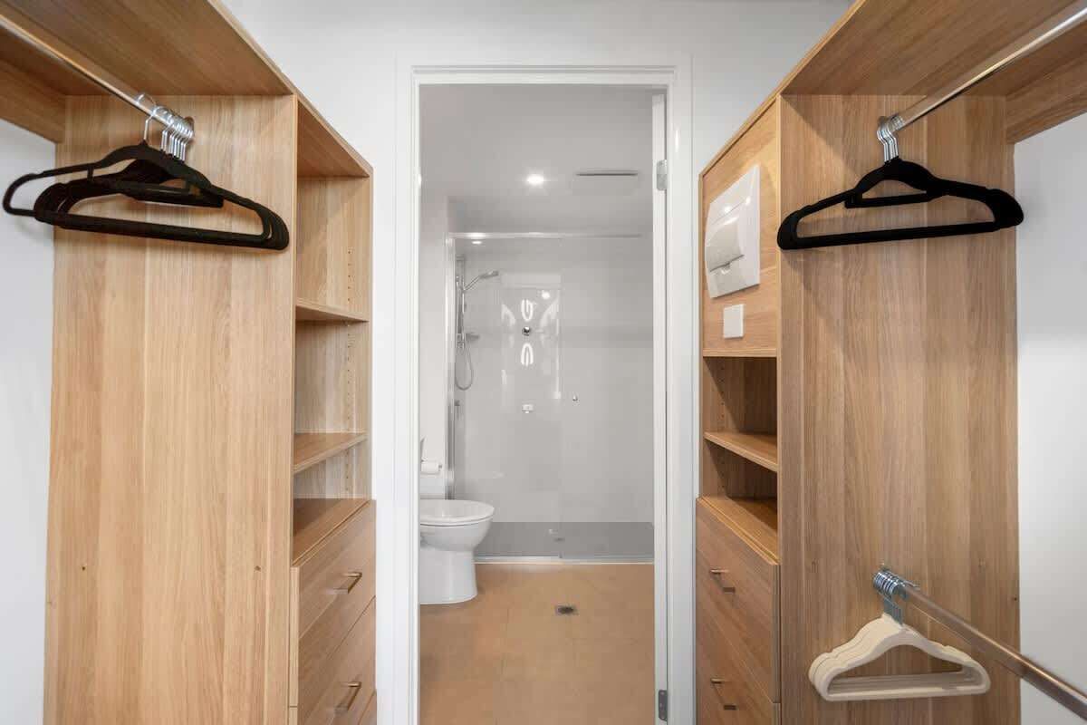 Shower, hair dryer, towels, shampoo