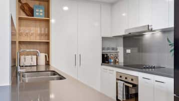 Coffee/tea maker, fridge, microwave, oven