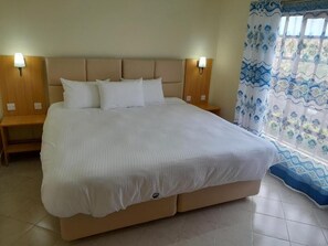 Desk, laptop workspace, wheelchair access - Oloitoktok Airstrip Resort Limited (Oloitoktok)