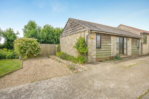 Exterior - 2 Bed in Weymouth (oc-swals) (Chickerell)