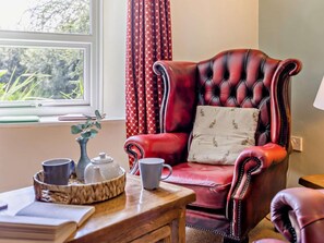 TV, fireplace - 2 Bed in Bideford (oc-fordm) (Woolfardisworthy)