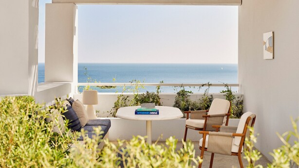 Room, 1 King Bed, Sea View (Accessible) | Garden